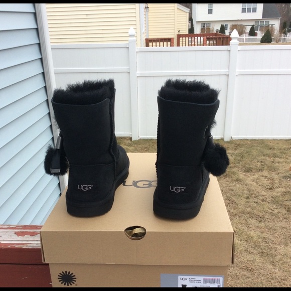 UGG IRINA STAR CHARM - Picture 5 of 8